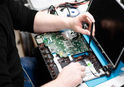 7 Reasons to choose an expert for laptop repair at home